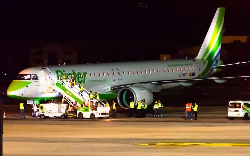 El nuevo avión de Binter, momentos después de tomar tierra en Gando (Foto Pablo González de León)